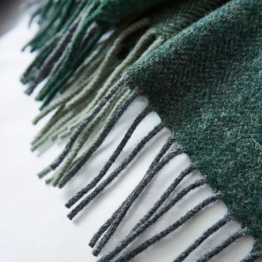 V-BLK-L-LW-BSC-LID 03 Lambswool Bistro Sage Check Green Blanket