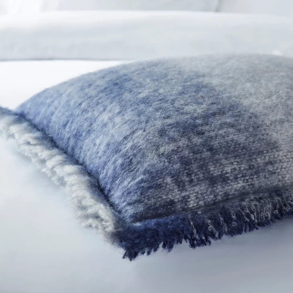 V-CUS-L-M-TE-LID-F 02 Mohair Titanic Edition Blue Cushion