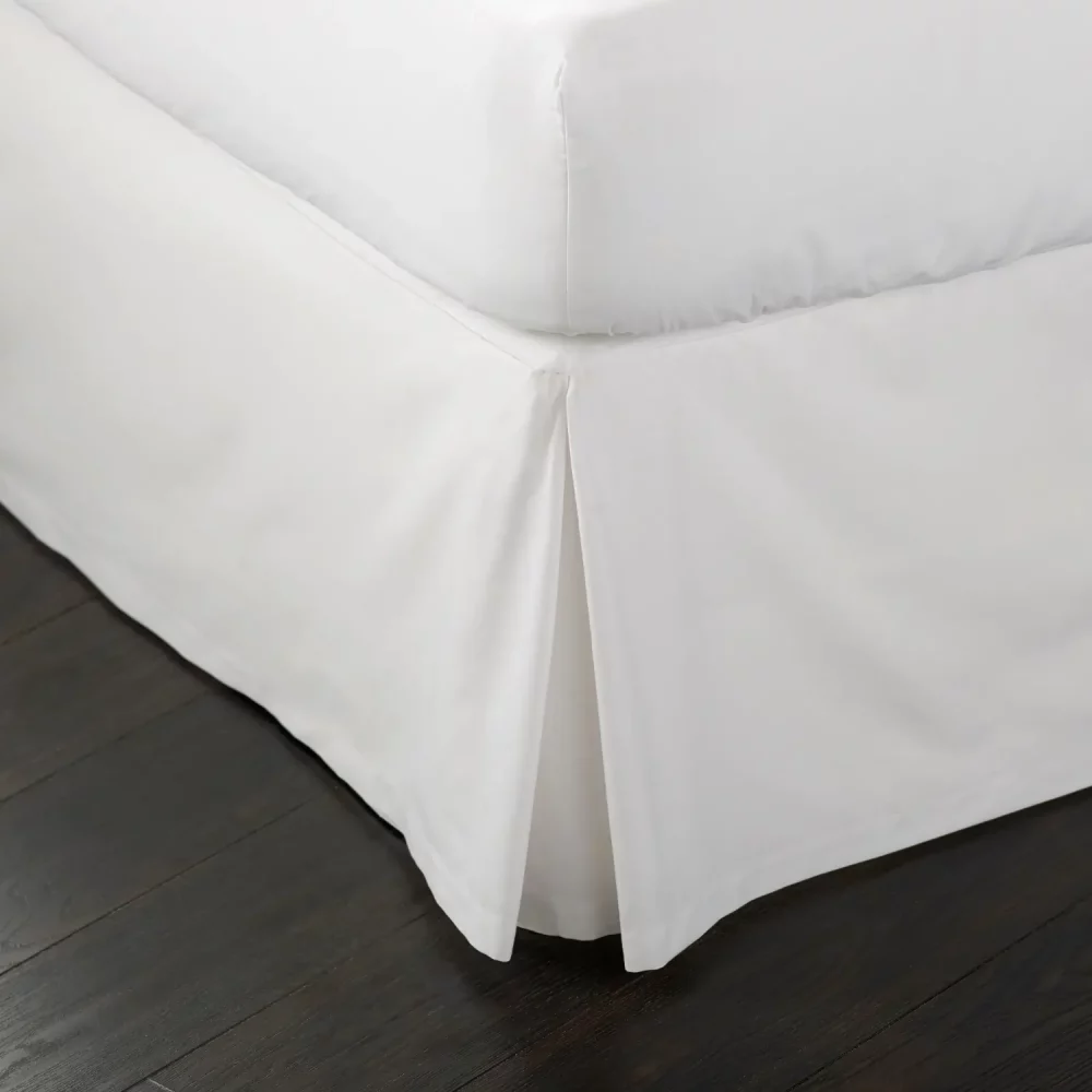 V144 Polycotton Plain Bed Linen_Vallance_White_1800x1800 Detail