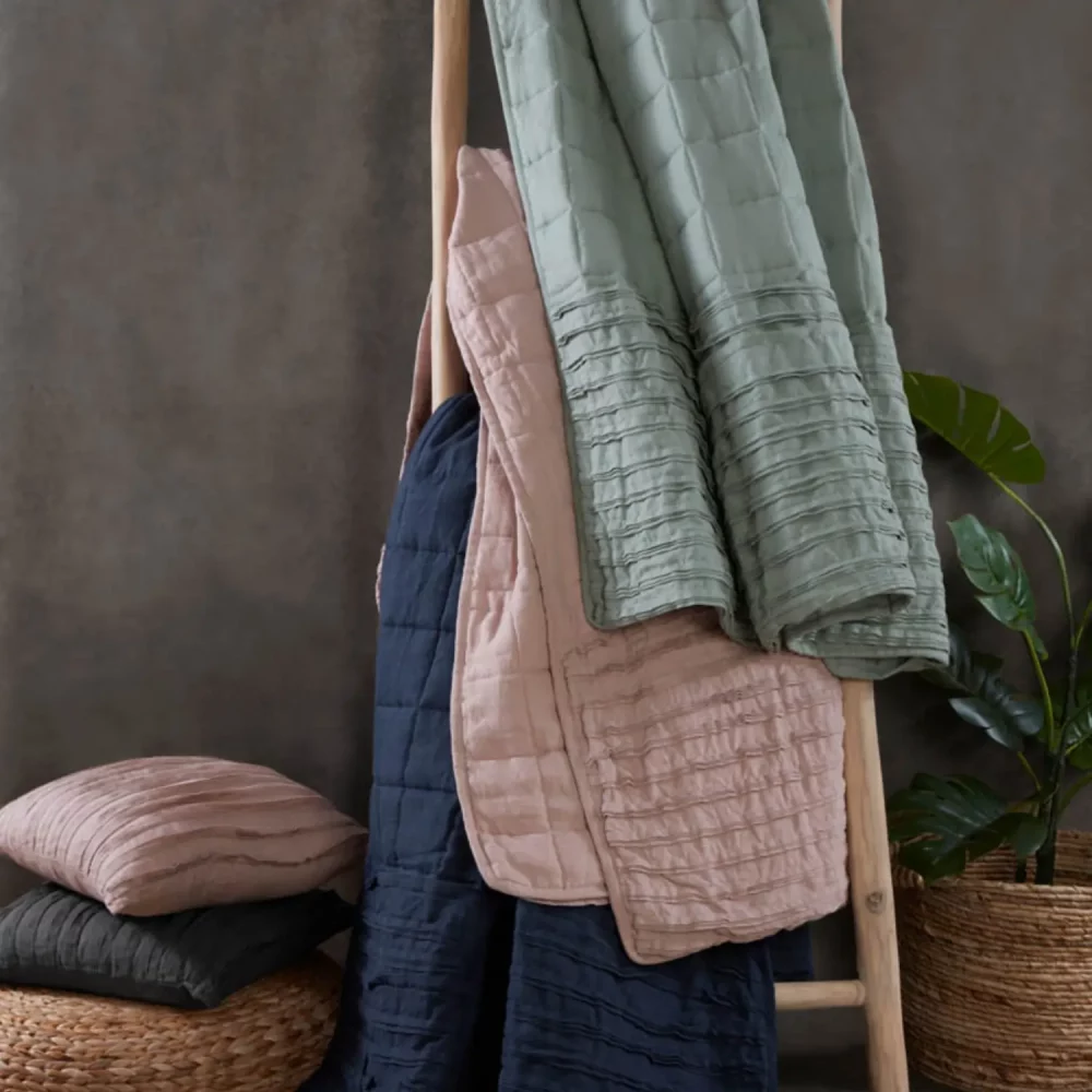 V-030279 03 Lazy Linen Cushion-Throw Group