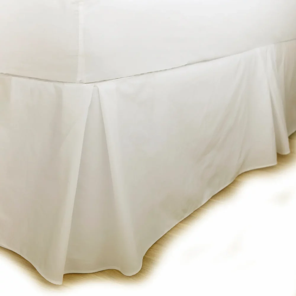 Close up of the ivory coloured Martex Percale Platform Valance