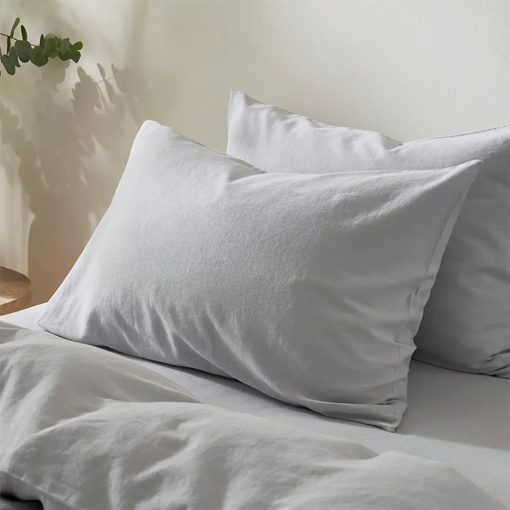 V_S100_LU_TOL_PH_BL_Touch_of_Linen_-_BLUE_ICE_-_Pillowcase_Pair_02