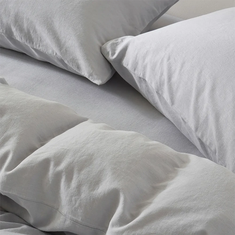 V_S100_LU_TOL_PH_BL_Touch_of_Linen_-_BLUE_ICE_-_Pillowcase_Pair_03