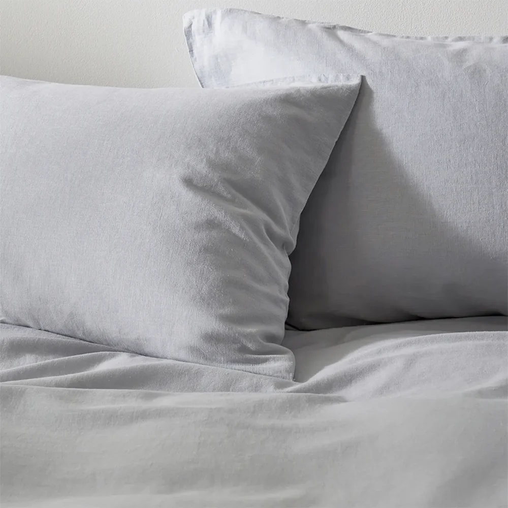 V_S100_LU_TOL_PH_BL_Touch_of_Linen_-_BLUE_ICE_-_Pillowcase_Pair_05