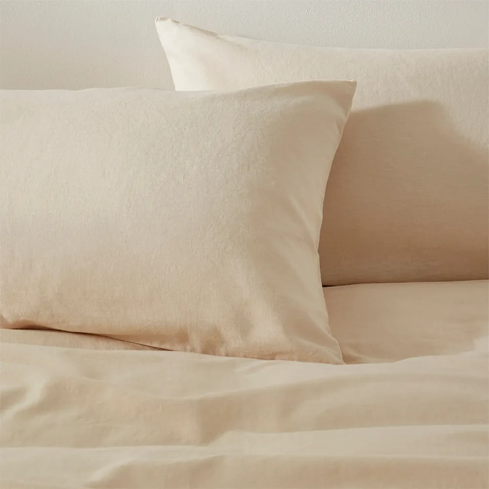 V_S100_LU_TOL_PH_CR_Touch_of_Linen_-_CREAMY_ALMOND_-_Pillowcase_Pair_05